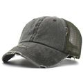 Détail du coton délavé vieilli et du filet respirant vert olive sur la casquette de baseball - Réglable / Vert Militaire