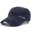 Detailaufnahme des atmungsaktiven Netzgewebes und des Sportlogos auf der Schirmmütze - Verstellbar / Marineblau