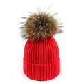 Gorro de punto rojo brillante para padres e hijos con un gran pompón de piel marrón - Rojo