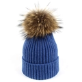 Gorro de punto acanalado azul oscuro con pompón de piel real y borde doblado - Azul