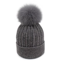 Berretto in maglia grigio scuro con pompon di pelliccia di volpe soffice sulla cima - grigio scuro