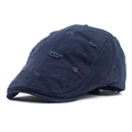 Dettaglio del berretto in cotone blu scuro con fori vintage e ricamo fashion moderno - Regolabile / Blu navy