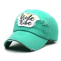 Dettaglio cappello baseball in cotone lavato verde menta con visiera consumata e patch - Regolabile / Ciano