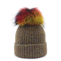 Damen Strickmütze in Braun mit großem buntem Kunstfell-Bommel für Herbst und Winter - M (56-58cm) / Braun