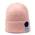 Detail van de roze gebreide muts van imitatienerts met zachte textuur en ronde UP-patch - Eén maat / Roze