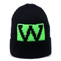 Modische schwarze Strickmütze für Damen mit neongrünem W-Buchstaben-Patch-Akzent - Schwarzer Body Mit Grünem W-Aufnäher / Grün