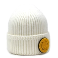 Bonnet blanc en tricot côtelé pour femme avec écusson smiley jaune pour l'hiver - Blanc