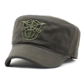 Armeegrüne Cadet-Cap aus Baumwolle mit detaillierter Militär-Stickerei auf weißem Grund - M(56-58cm) / Grün