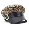 Damen Schirmmütze mit Leopardenmuster, schwarzem Leder-Schirm und goldener Metallschnalle - M (56-58cm) / Braun