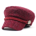 Modische Schirmmütze aus burgunderrotem Tweed für Damen mit Metallknöpfen und Kordelverzierung - M (56-58cm) / Rot