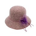 Détail d'un chapeau cloche brun rouge avec une grande fleur en organza violet et tissage - Violet