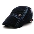 Berretto piatto in cotone blu scuro con scritte ricamate e stemma con teschio d'argento - Regolabile / Blu navy