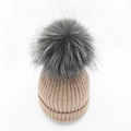 Grobstrick-Beanie für Damen in Haferfarbe mit XL-Echtpelzbommel aus Silberfuchsfell - Champagner