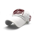 Gorra de béisbol de algodón blanco vintage con bordado rojo de Oakland y parche de ancla - Ajustable / Blanco