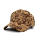 Detalle de gorra de béisbol de camuflaje con tonos tierra y costuras de seis paneles - Ajustable / Café claro