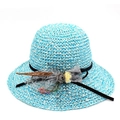 Chapeau de paille tressé bleu clair et blanc avec fleur en dentelle et ruban - Bleu