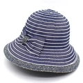 Cappello da sole a righe blu navy con fiocco, ideale per la protezione solare estiva - Blu Notte