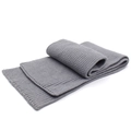 Dettaglio della sciarpa in lana grigia a maglia waffle per bambini con trame morbide - Grigio chiaro