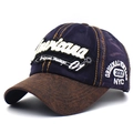 Dettaglio del ricamo Americana e della toppa vintage NYC sul cappellino da baseball - Regolabile / Blu navy