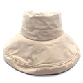 Detalle del sombrero de sol beige con costuras reforzadas en el ala ancha - M / Beige