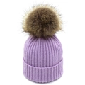 Bonnet tricoté lavande pour femme et enfant avec un pompon moelleux en fausse fourrure - Violet