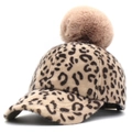 Dames baseballpet met luipaardprint en grote imitatiebont pompon voor de herfst en winter - Beige + Imitatie Vos Pompon