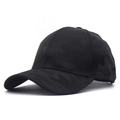 Draufsicht auf eine dunkle Camouflage-Baseballkappe mit Sechs-Panel-Design und gebogenem Schirm - Verstellbar / Schwarz