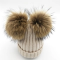 Berretto beige in maglia per donna con due pompon marroni e trama a coste invernale - Bambini / Beige