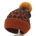 Dikke gebreide muts met luipaardprint in karamel en een grote pompon van imitatiebont - Volwassene / Karamel