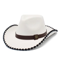 Detalle del sombrero de vaquero blanco con borde cosido negro y hebilla dorada de la M - Blanco