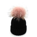 Berretto in maglia nera da donna con un grande pompon rosa chiaro soffice per l'inverno - Cappello Nero Pompon Rosa
