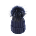 Berretto invernale in maglia blu scuro con grande pompon e trama a costine - Cappello Blu Notte Pompon Blu Notte