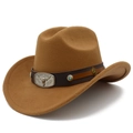 Detail eines braunen Cowboyhuts mit Lederband, Stierkopf und Türkis-Verzierungen - Khaki