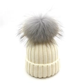 Berretto in maglia avorio da donna con grande pompon grigio per il calore invernale - Cappello Bianco Pompon Grigio Chiaro