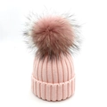 Berretto invernale da donna in maglia rosa chiaro con pompon in ecopelliccia soffice - Cappello Rosa Pompon Rosa