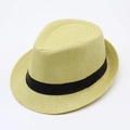 Détail du tissage serré et du ruban noir sur le chapeau de soleil en paille - Jaune