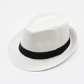 Chapeau de paille blanc classique pour hommes avec ruban noir sur fond blanc pur et net - Blanc
