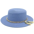 Dettaglio cappello di paglia celeste con catena dorata, perle e nappe gialle - Azzurro