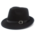 Detalle de un sombrero fedora negro de lana con banda de cuero decorativa y hebilla plata - Talla única / Negro
