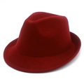 Dettaglio del cappello fedora bordeaux in finta lana con design classico della corona - Taglia unica / Borgogna