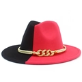Détail d'un chapeau fedora bicolore avec corde tressée dorée et chaîne en métal orné - Noir Rose Rouge