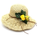 Chapeau de soleil en raphia beige à large bord orné de roses jaunes et de feuilles - M (56-58cm) / Beige Et Fleur Jaune