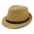 Λεπτομέρεια ψάθινου καπέλου fedora με μαύρη δερμάτινη ζώνη και ασημένια αγκράφα - Ένα μέγεθος / Καφέ