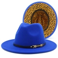 Détail du chapeau fedora bleu royal avec ceinture noire et doublure léopard chic - Bleu saphir