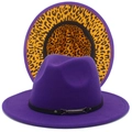 Eleganter lila Wollfilzhut mit Leopardenmuster-Futter und schwarzem Gürtel-Detail - Einheitsgröße / Lila