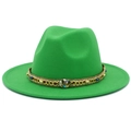 Détail d'un chapeau fedora vert émeraude avec bande décorative perlée de style bohème - Taille unique / Vert Herbe