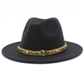 Détail d'un chapeau Fedora en laine avec ruban ethnique perlé et décoration de pierre - Taille unique / Gris clair