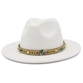 Détail du ruban ethnique tissé avec perles bleues et mosaïque sur chapeau jazz blanc - Taille unique / Blanc