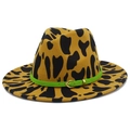 Stijlvolle fedora hoed met luipaardprint in geel en zwart, groene riem en gouden gesp - Khaki