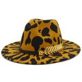 Gelber Fedora-Hut mit Leopardenmuster, schwarzem Lederband und goldenem Blatt-Accessoire - Einheitsgröße / Braun